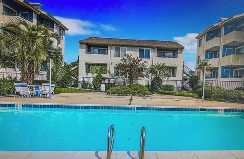 Slidell Condo | Cosy Waterfront.