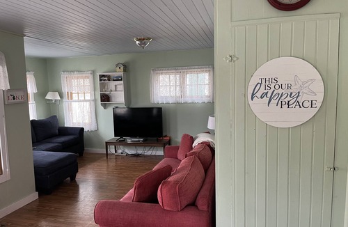 Bay View Cottage | Cottage in historic Bay View close to waterfront & walking trails