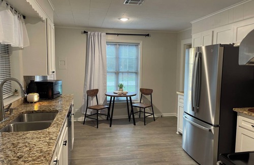 West Monroe House | Cottonport Cottage-stunning 3/2 in heart of West Monroe with all KING size beds!