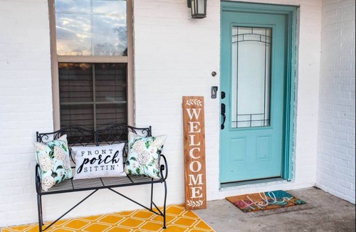 Broussard House | Country Cottage King Suite-7mi to Sports Complex