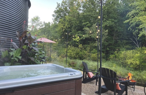 Vandalia Cabin | Couples Retreat, Lux, Hot Tub, Private, Peaceful, Magical, Creekside, Wildlife,