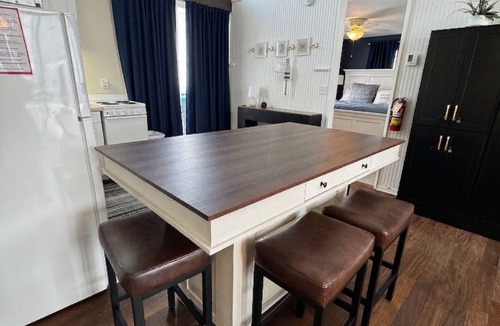 Saugatuck Condo | Couples Waterfront Condo Saugatuck Kayak-Beach-hike-kayak Outdoor Heated Pool