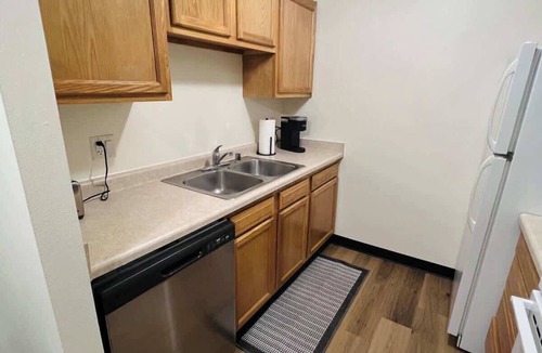 Sun Prairie Apartment | Cozy 1 Bedroom Apartment with King Bed & Patio Near Madison