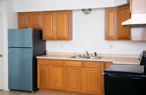 Colchester Apartment | Cozy 1-bedroom apartment less than 10 mins from WIU