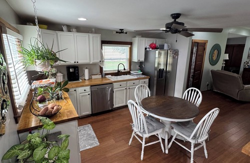 Pike County House | Cozy 1-bedroom in rural Illinois come relax and enjoy the tranquility.