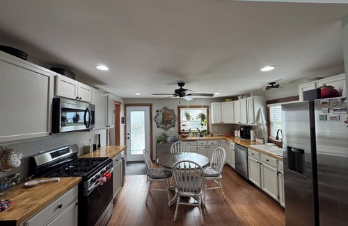 Pike County House | Cozy 1-bedroom in rural Illinois come relax and enjoy the tranquility.