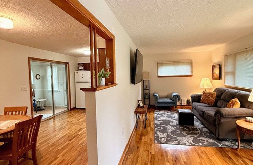 Excelsior Springs House | Cozy 2-bedroom house in tranquil Excelsior Springs with AC