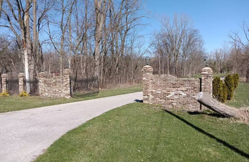 Birch Run Apartment | Cozy 2-bedroom apartment in tranquil Birch Run with AC