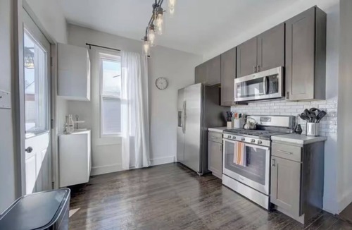 Lower East Side Apartment | Cozy 2 Bedroom Downtown Milwaukee Apartment