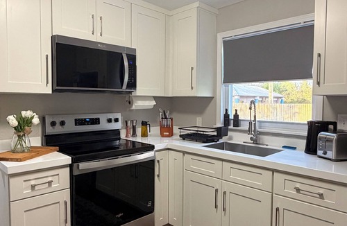 Mitchell House | Cozy 2-bedroom house Near Ann Arbor & UMICH