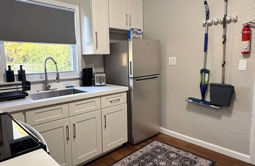 Mitchell House | Cozy 2-bedroom house Near Ann Arbor & UMICH
