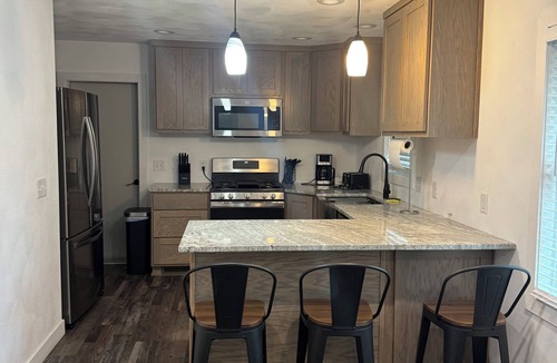 Newville House | Cozy 2-bedroom Lake House in tranquil Edgerton near Lake Kosh with AC