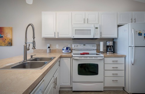 Charlevoix Condo | Cozy 2 Bedroom Pad Just 3 Blocks From Ferry Beach, Near Castle Farms