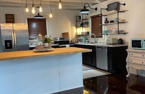 Kelly House | Cozy 2BR Cottage! Stay Near Restaurants & Golf