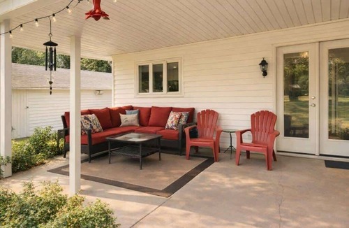 St. James House | Cozy 2BR Retreat | Fenced Yard | Pet-Friendly