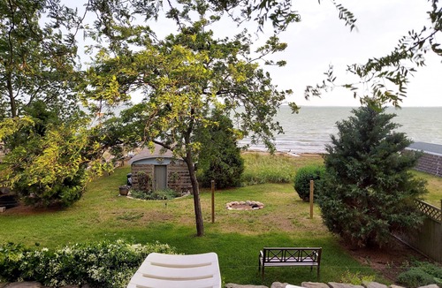 Pigeon Cabin | Cozy 3-bedroom cottage with private sandy beach, fire pit and relaxing patio