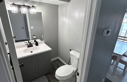 Cudahy Apartment | Cozy 3BR Condo Near Lake Michigan and Milwaukee Attractions