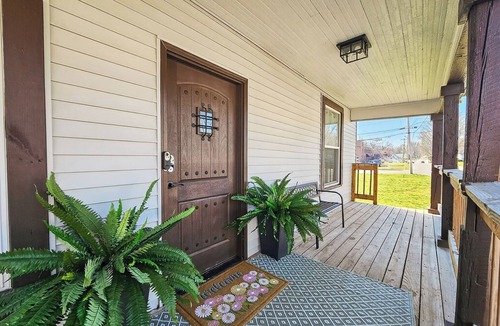 Farmington House | Cozy 3BR Downtown Farmington Short Walk to Shops & Dining