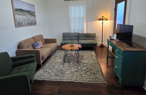 Supreme House | Cozy and Clean Bayou Retreat on Highway 1 near Many Louisiana Attractions
