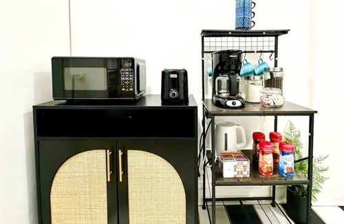 Oak Park Apartment | Cozy and Stylish Oak Park Apartment - Easy Access to Chicago and Airport