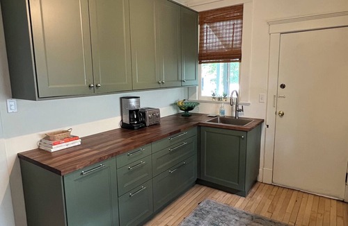 Ann Arbor House | Cozy and Updated West Side Ann Arbor Home