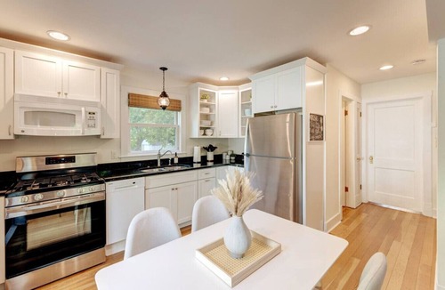 Williams Bay House | Cozy Bay Geneva Lake Cottage-beach/restaurants+