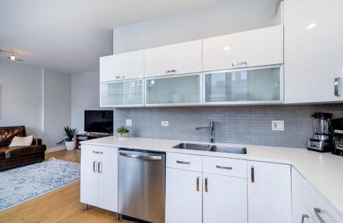 River North Apartment | Cozy Beautiful Downtown Unit CHI in Prime River North Location near Mag Mile - 1