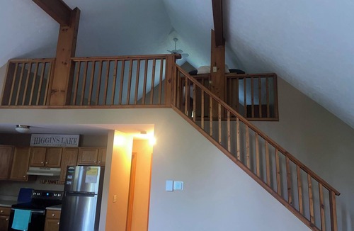 Higgins Lake Cabin | Cozy cabin a mile from Higgins Lake