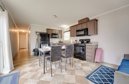 Cassopolis Cabin | Cozy Cabin: Community Pool & Lakefront Beach!