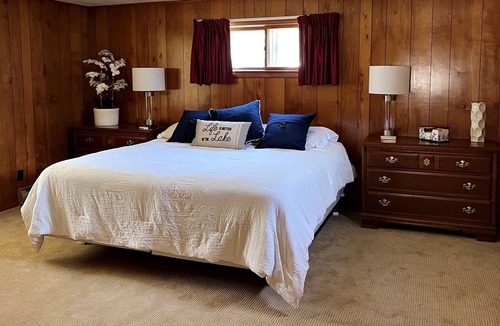 West Branch Cabin | Cozy Cabin in Northeast Michigan on all sports lake-dock, kayaks, pet-friendly!