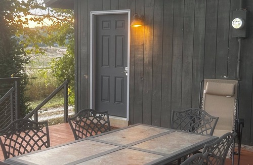 Eureka Cabin | Cozy cabin on Meramec River near Purina, Six Flags, State Parks, Brookdale Farms