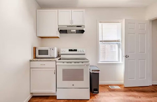 Grosse Ile Cottage | Cozy Charming 2BR Cottage - Perfect for Traveling Professionals