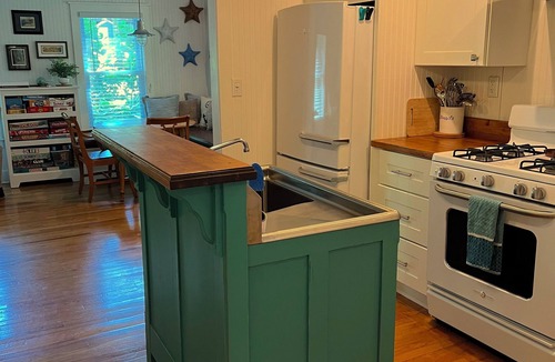 Lake Michigan Beach Cottage | Cozy & charming cottage in the woods on a quiet road & close walk to the beach