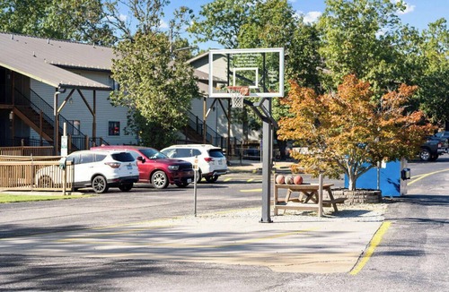 Notch Estates Condo | Cozy, Clean & Comfortable Condo, less than 2 miles to Silver Dollar City