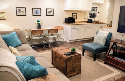 Lake Michigan Beach Cottage | Cozy. Clean, Perfect for couples and small families.