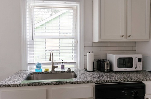 Lexington House | Cozy Corner - Little House in Downtown Lexington