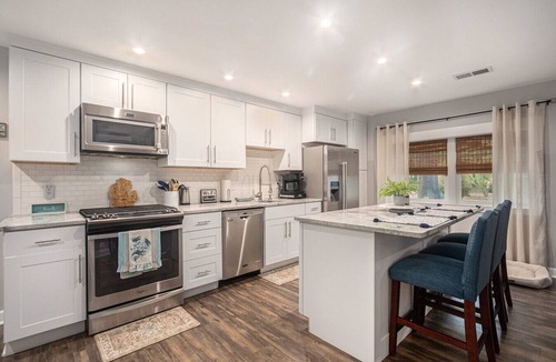 South Haven House | Cozy Cottage of South Haven: Sleeps 6