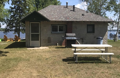 Carp Lake Cottage | Cozy Cottage on Peaceful Paradise Lake