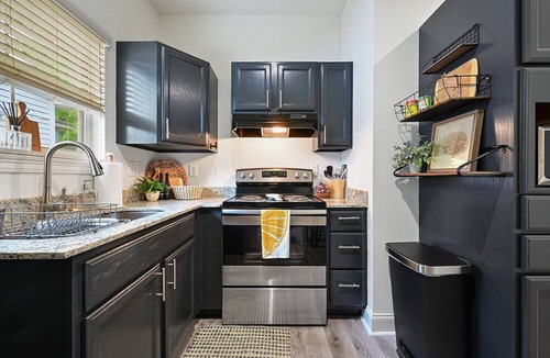 Highlands - Perkins Cottage | Cozy Cottage: Steps from LSU & Minutes to Downtown