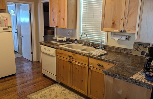 White Pine House | Cozy Cottage w/Sauna & EV 14-50 Outlet! HOT TUB available April - October