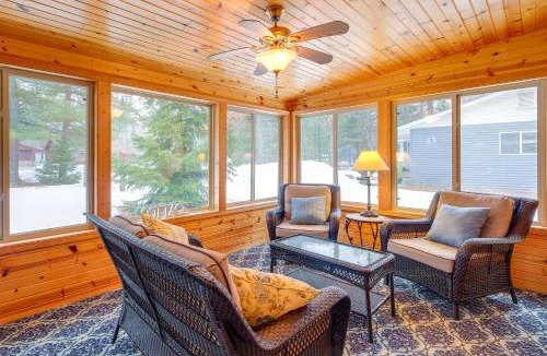 Higgins Lake House | Cozy Cottage w/Sunroom - Walk to Higgins Lake!