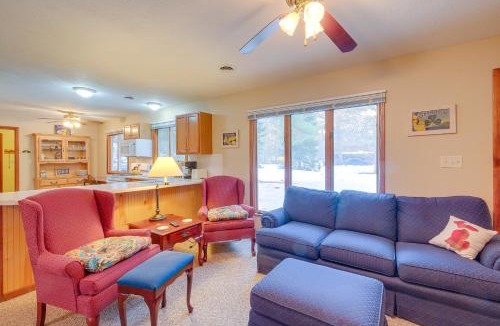 Higgins Lake House | Cozy Cottage w/Sunroom - Walk to Higgins Lake!