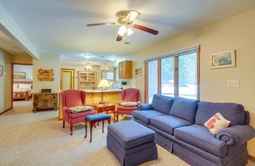 Higgins Lake House | Cozy Cottage w/Sunroom - Walk to Higgins Lake!