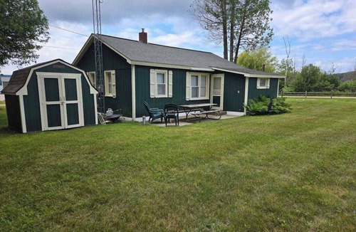 Arcadia House | Cozy cottage with water views, spacious lawn, patio, & WiFi