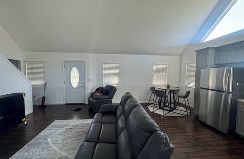 Janesville House | Cozy Country Getaway enjoy the peace & quiet, located near Greenup & Toledo