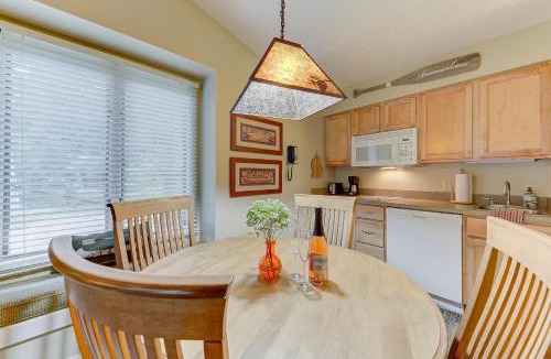 Acme House | Cozy Country Lakeside Condo The Shores 5705