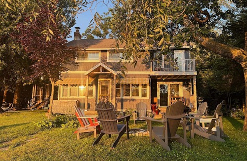 Plymouth Cottage | Cozy Crystal Lakefront Cottage