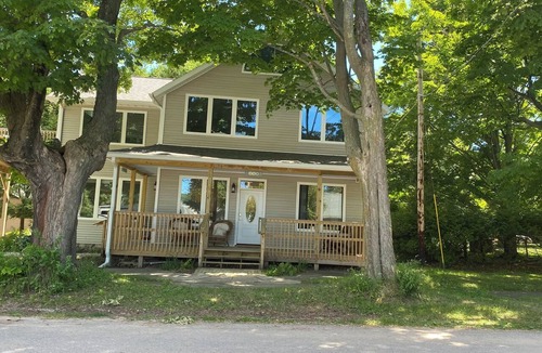 Elberta House | Cozy Getaway Near Downtown Frankfort – Walk to Beaches, Trails & Dining