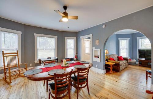Hart House | Cozy Hart Getaway w/Fire Pit < 1 Mi to Lake!