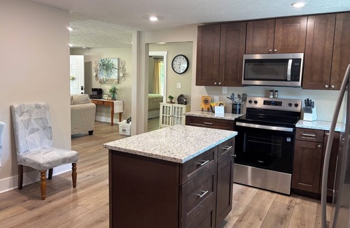 Bowling Green House | Cozy home on shady lot, 9 minutes to Beech Bend, WKU, Corvette museum, hospitals